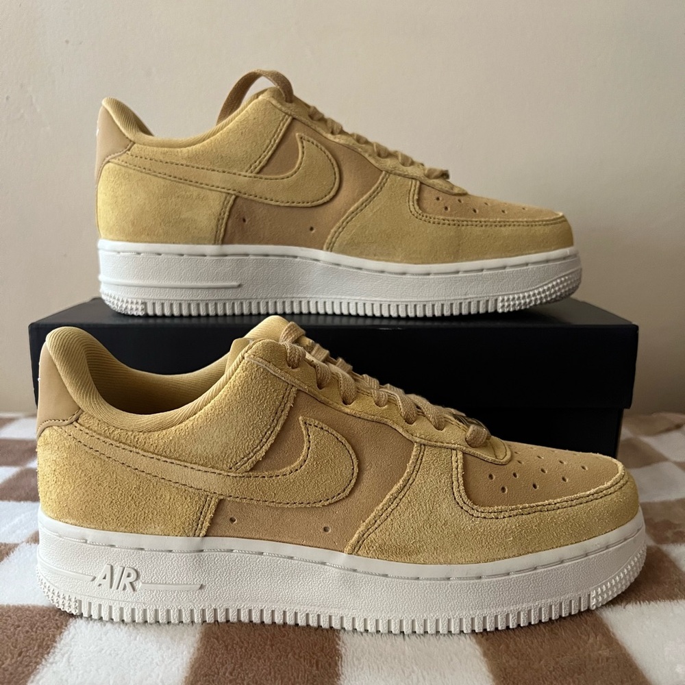 Nike Air Force 1 Low '07 Sneakers Club Gold HJ5336 700 Women's Sz 6.5 BNIB